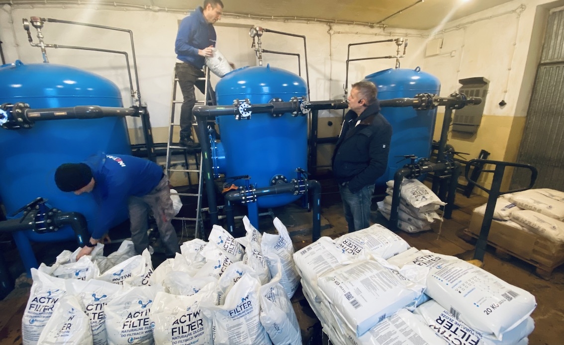 procedura_zasypu_złozem_filtracyjnym_actiw_filter_stacji_uzdatniania_wody.jpeg